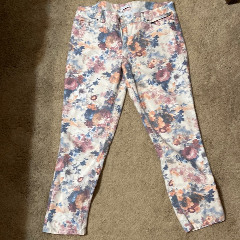 New York & Company Floral Capri Pant with Pockets